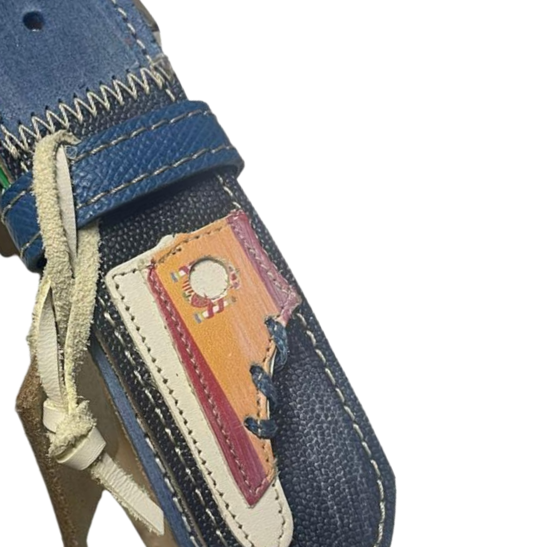 Cintura 'Sneakerhead' - Tributo alle Iconiche Scarpe da Ginnastica